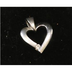 10K WHITE GOLD HEART W DIAMOND PENDANT