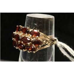 10 KT GOLD RING WITH GARNETS
