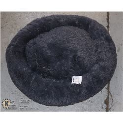 40" X 29.5 X 13.5" DOG BED
