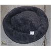 Image 1 : 40" X 29.5 X 13.5" DOG BED