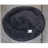 Image 1 : 40" X 29.5 X 13.5" DOG BED