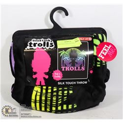 NEW TROLLS SILK TOUCH THROW