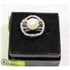 Image 1 : NEW WOMAN'S SILVER-TONED PEARL RING