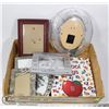 Image 1 : BOX OF PICTURE FRAMES