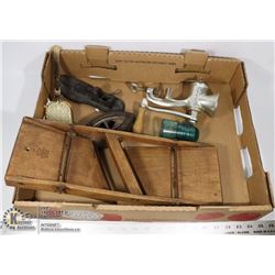 FLAT WITH VINTAGE ITEMS