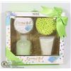 Image 1 : NEW COCONUT OIL & LIME BATH SET