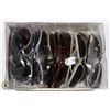 Image 1 : FLAT OF ASSORTED DESIGNER SUNGLASSES