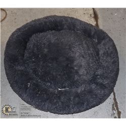 40" X 29.5 X 13.5" DOG BED