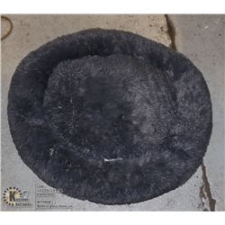 40" X 29.5 X 13.5" DOG BED