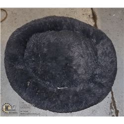 40" X 29.5 X 13.5" DOG BED