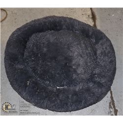 40" X 29.5 X 13.5" DOG BED