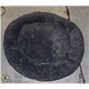 Image 1 : 40" X 29.5 X 13.5" DOG BED