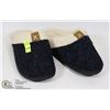 Image 1 : SIZE SMALL SLIPPERS