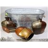 Image 1 : METAL BUCKET WITH 3 DECORATIVE VASES