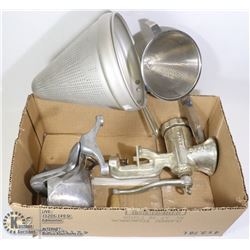 FLAT WITH VARIOUS KITCHENWARE