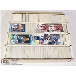 FLAT WITH LARGE LOT OF ASSORTED HOCKEY CARDS