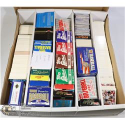 FLAT WITH LARGE LOT OF ASSORTED BASEBALL CARDS