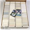 Image 1 : FLAT WITH LARGE LOT OF ASSORTED HOCKEY CARDS