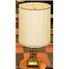 Image 1 : GOLD TONE TABLE LAMP WITH SHADE. 30" TALL