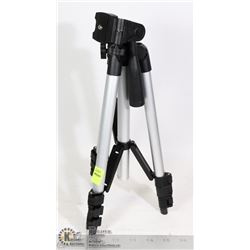SMALL TRIPOD WITH BUILT IN LEVEL