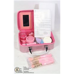 MAKEUP KIT IN CASE