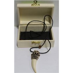 TOOTH NECKLACE WITH LION HEAD IN BOX