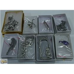 LOT OF 8 BROOCHES IN JEWEL BOXES