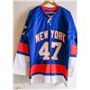 Image 2 : NEW YORK ISLANDERS  SIGNED JERSERY, COMES WITH