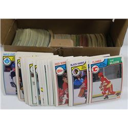 BOX FULL OF 1970S HOCKEY CARDS APPROX 200