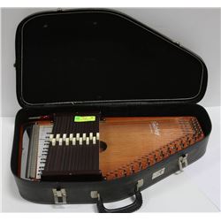 VINTAGE AUTO HARP BY OSCAR SCHMIDT, ALL COMPLETE