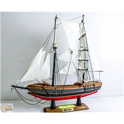 BLUE NOSE 16 H X 15 W.