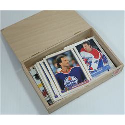 BOX OF VINTAGE ASSTD HOCKEY CARDS