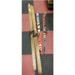 2 PAIRS OF DECORATIVE WALLHANGING SKI'S