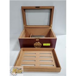 LT 0205-1  HUMIDOR CHERRY WOOD WITH GLASS TOP