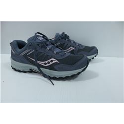 SAUCONY RUNNERS SIZE 10