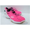 Image 1 : YONEX RUNNERS SIZE 7 LADIES