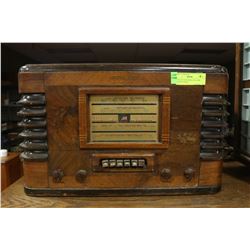VINTAGE NORTHERN ELECTRIC CABINET RADIO