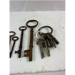 Nice Lot Of Vintage Skeleton Keys