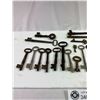 Image 2 : Nice Lot Of Vintage Skeleton Keys