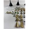 Image 2 : 25 Pairs Of Beautiful Vintage Earrings