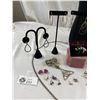 Image 2 : Lot Of Assorted Vintage Costume Jewelry