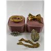 Image 2 : Lot of 5 Pieces of Vintage Jewelry