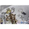 Image 8 : Tin of Misc Jewelry