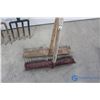 Image 2 : (5) Gardening Tools