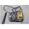 Image 1 : Dewalt 20V Battery Charger