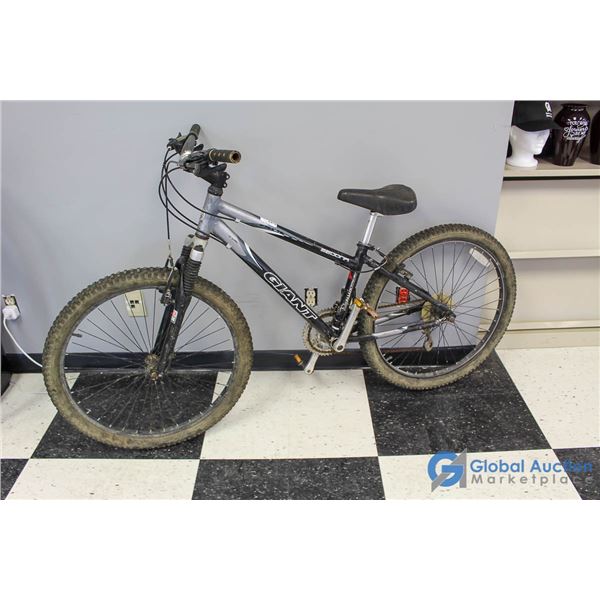 Unisex 26" Giant Mountain Bike