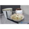 Image 2 : (3) Vintage Enamel Pieces - Pail, Bowl & Pot