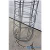 Image 3 : (5) Metal Tomato Cages