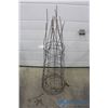 Image 1 : (5) Metal Tomato Cages