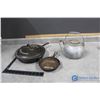 Image 1 : (2) Cast Iron Frying Pans & Kettle Pot